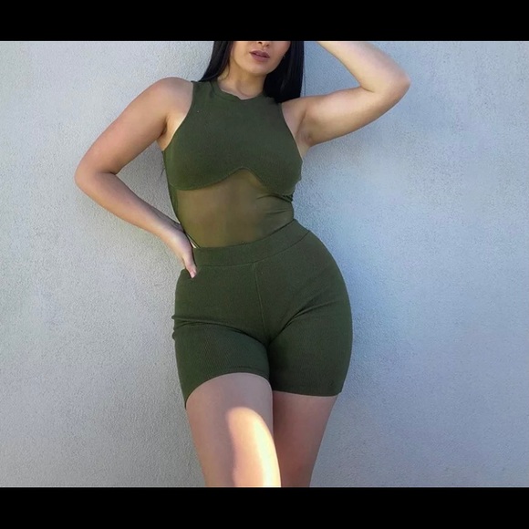 Two piece set - Picture 1 of 4